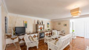 TV a/nebo společenská místnost v ubytování Villa Arancha Nerja by Ruralidays