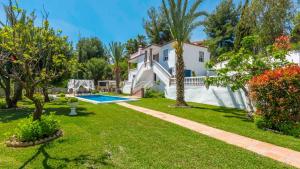 Bazén v ubytování Villa Arancha Nerja by Ruralidays nebo v jeho okolí