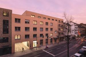 an apartment building on a city street at the niu Mill in Cologne