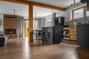 a kitchen and living room with a table and chairs at Malinówka in Ujsoły