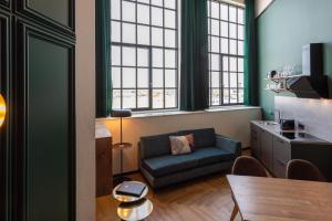 Posezení v ubytování Hotel de Timmerfabriek I Kloeg Collection