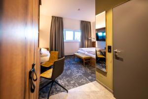 Postel nebo postele na pokoji v ubytování EGINO-Premium Hotel, Restaurant & Bar
