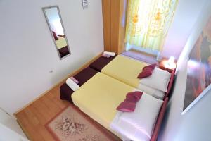 Postel nebo postele na pokoji v ubytování Apartment City Center Dragica