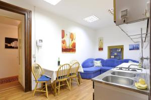 Kuchyň nebo kuchyňský kout v ubytování Apartment City Center Dragica