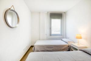 Postel nebo postele na pokoji v ubytování Ground floor apartment in Centre of Torroella De Montgri