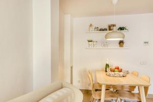 Posezení v ubytování Ground floor apartment in Centre of Torroella De Montgri