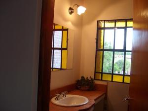 Koupelna v ubytování La Soleada + 34 fotografií