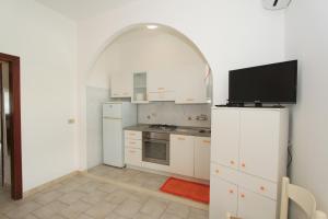 A kitchen or kitchenette at Borso D'Este 4