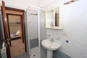 A bathroom at Borso D'Este 4
