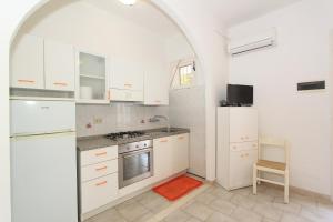 A kitchen or kitchenette at Borso D'Este 4