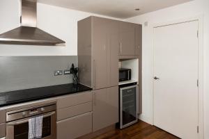 A kitchen or kitchenette at Alexander Apartments Quayside