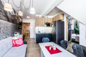 Kuchyňa alebo kuchynka v ubytovaní ApartHost Apartament Wyjątkowe Kościelisko + 18 fotografií