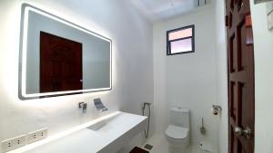 Un baño de Pawikan Boutique Hotel