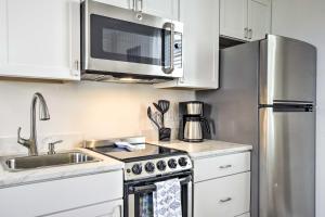 Fotografie z fotogalerie ubytování Pittsboro Studio about 20 Mi to Chapel Hill! v destinaci Pittsboro