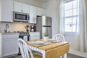 Fotografie z fotogalerie ubytování Pittsboro Studio about 20 Mi to Chapel Hill! v destinaci Pittsboro