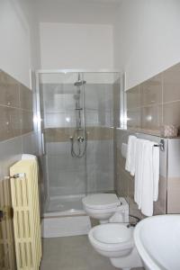Koupelna v ubytování Locanda Pezzolla + 26 fotografií