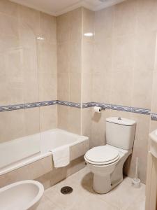 A bathroom at Piso con garaje en la entrada del camino portugués