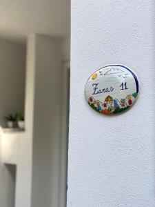 a sign on a wall that says kanza at Zaras in Ischia