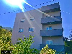 Φωτογραφία από το άλμπουμ του La Pietra Family Hotel σε Međugorje
