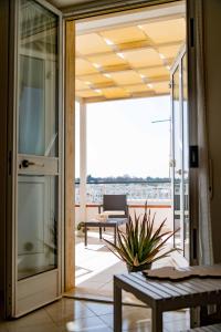 A balcony or terrace at B&B Il Nido sui Trulli