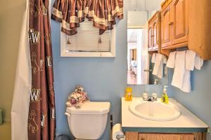 Ένα μπάνιο στο Cozy Yuma Retreat with Furnished Patio and Grill! +29 φωτογραφίες