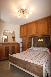 a bedroom with a bed and a mirror and cabinets at Bellevue in Aosta