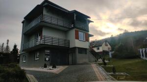 a large house with a balcony on top of it at Jaszczurowa Apartament II in Jaszczurowa