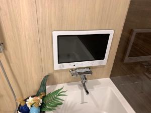 TV a/nebo společenská místnost v ubytování hotel brattostay ホテル ブラットステイ
