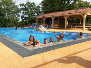 Der Swimmingpool an oder in der Nähe von Résidence Les Hauts de Marquay
