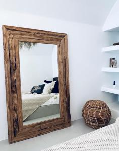 A bed or beds in a room at Delta Suites
