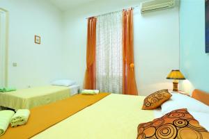 Postel nebo postele na pokoji v ubytování Apartment City Center Dragica