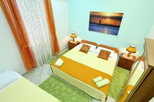 Postel nebo postele na pokoji v ubytování Apartment City Center Dragica