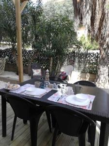 Εστιατόριο ή άλλο μέρος για φαγητό στο APPARTAMENTO CORALLO with PRIVATE GARDEN