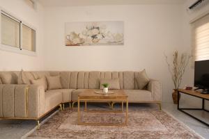 a living room with a couch and a table at רוזמרין בחרמון in Majdal Shams