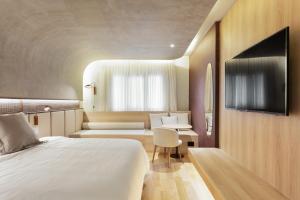 Ένα ή περισσότερα κρεβάτια σε δωμάτιο στο QOYA Hotel Curitiba, Curio Collection by Hilton