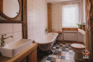 Koupelna v ubytování Dom w sercu Pomlewa