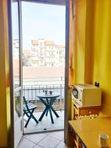 Balkón alebo terasa v ubytovaní Rainbow house Lingotto Inalpi