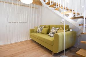 BAY BREEZE Holiday house in Piran的休息区