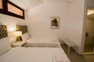 Ένα ή περισσότερα κρεβάτια σε δωμάτιο στο Golden Grain Suites "by Checkin"