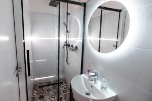 Ένα μπάνιο στο Petit luxe Apartment