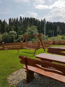 a picnic table and a swing set in a park at Domek na Leśnej in Łapsze Niżne