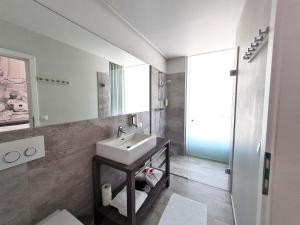 Room 55 tesisinde bir banyo