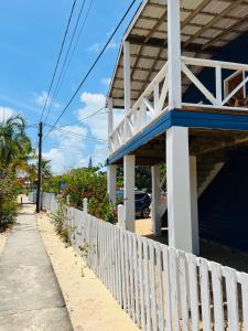 Gallery image of The Flying Toucan in Placencia