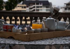 a wooden tray with cups and a drink on a table at 180 Hotel Boutique in Viña del Mar