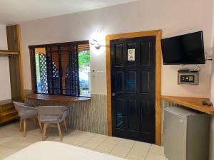 Sjónvarps- og/eða afþreyingartæki á Sunrise Club Hotel