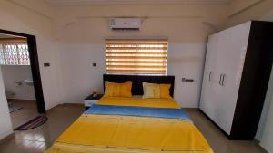 Katil atau katil-katil dalam bilik di Luxurious 1 & 2 Bed Apartment at RealShala Homes, Adjiringanor - East Legon +34 gambar