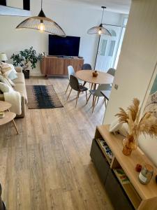 Et tv og/eller underholdning på Etretat: agréable maison de ville + 26 billeder