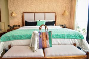 Postel nebo postele na pokoji v ubytování Mvngata Beach Hotel