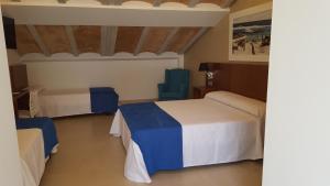 Postel nebo postele na pokoji v ubytování HOTEL ISLA PLANA