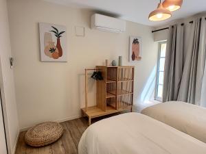 Postel nebo postele na pokoji v ubytování Maison Luxe 4 chambres - Patio - Climatisation - 10 minutes à pied du Pont d'Avignon
